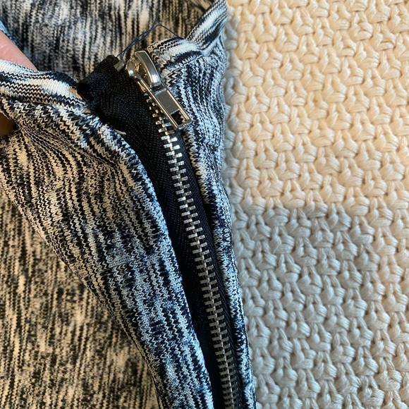 Guess crop - Picture 3 of 3